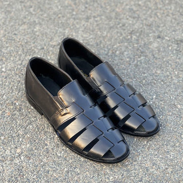 HANDMADE BKACK SLEEK LEATHER SANDALS